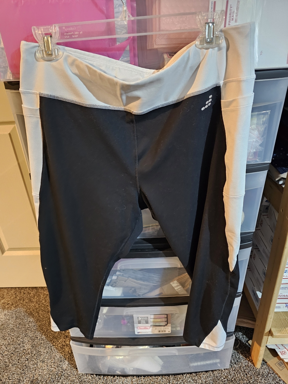 Black and Cream Active Crop Leggings
